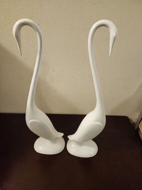 White Ceramic Swan Figurine Pair - Elegant Home Wall Decor
